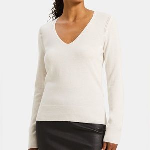 Theory V-Neck Sweater in Cashmere